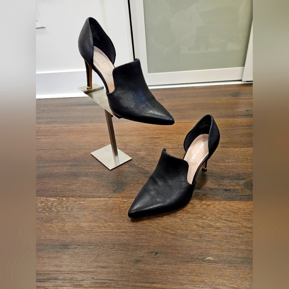Kenneth Cole Black Leather Open Side Heels - Size 6